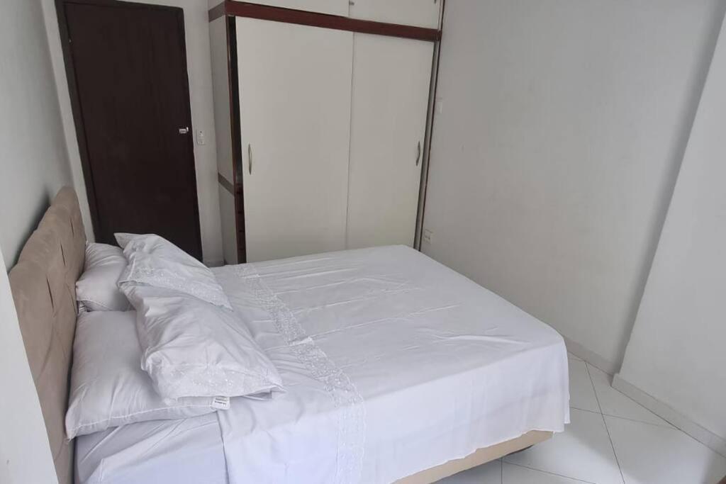 Quarto E Sala A Uma Quadra Da Praia Copacabana Posto 02 Rio de Janeiro Bagian luar foto