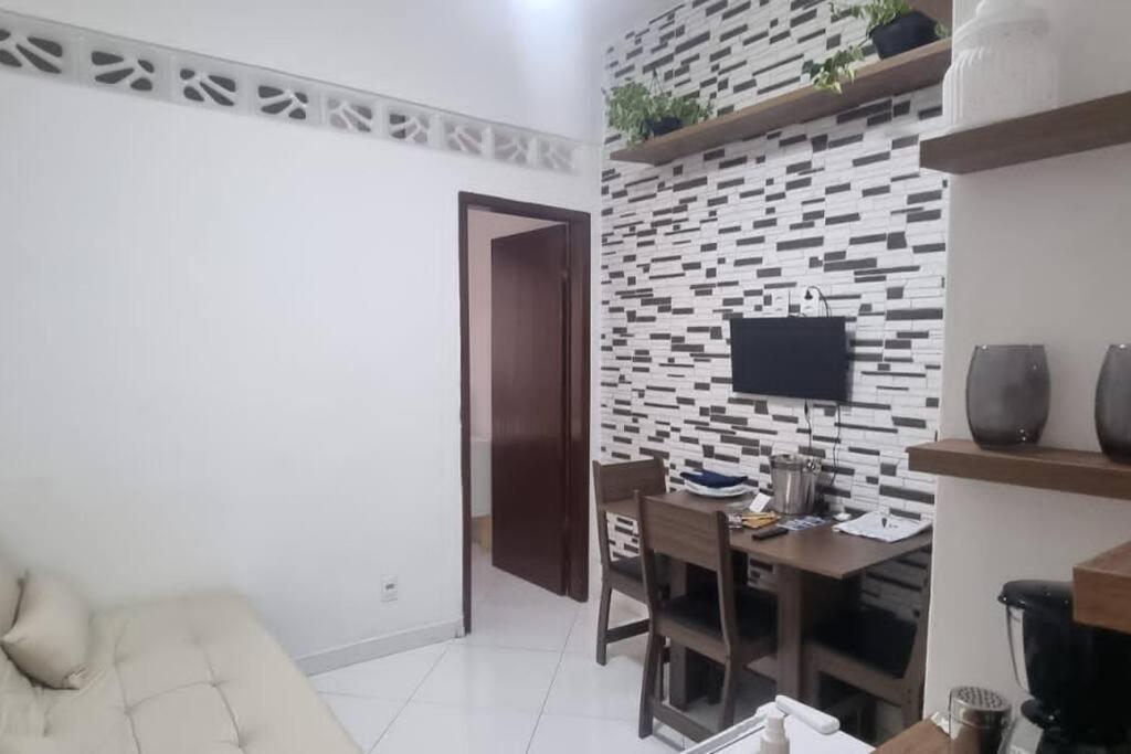 Quarto E Sala A Uma Quadra Da Praia Copacabana Posto 02 Rio de Janeiro Bagian luar foto